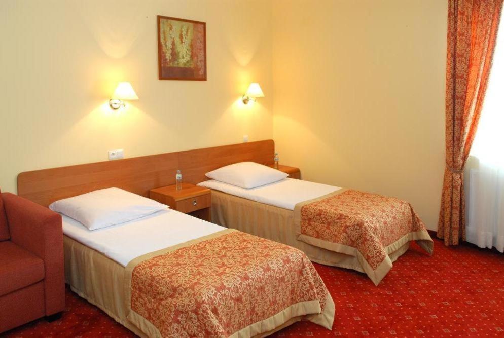 Hotel U Witaszka Czosnów Exteriör bild