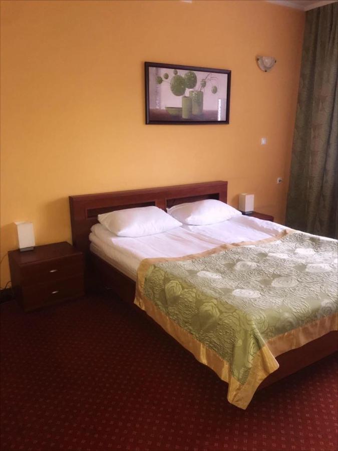 Hotel U Witaszka Czosnów Exteriör bild