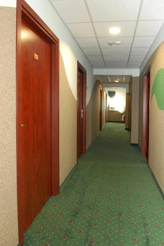 Hotel U Witaszka Czosnów Exteriör bild