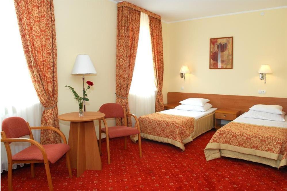 Hotel U Witaszka Czosnów Rum bild